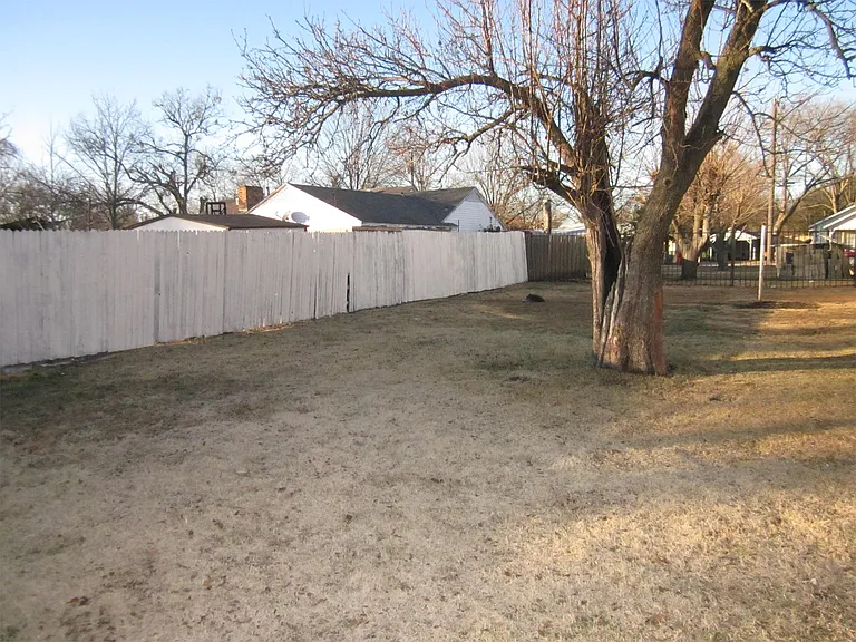 121 N Hamilton St — Photo 16