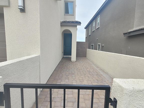 2nd image of 11848 Pelican Butte Ave
