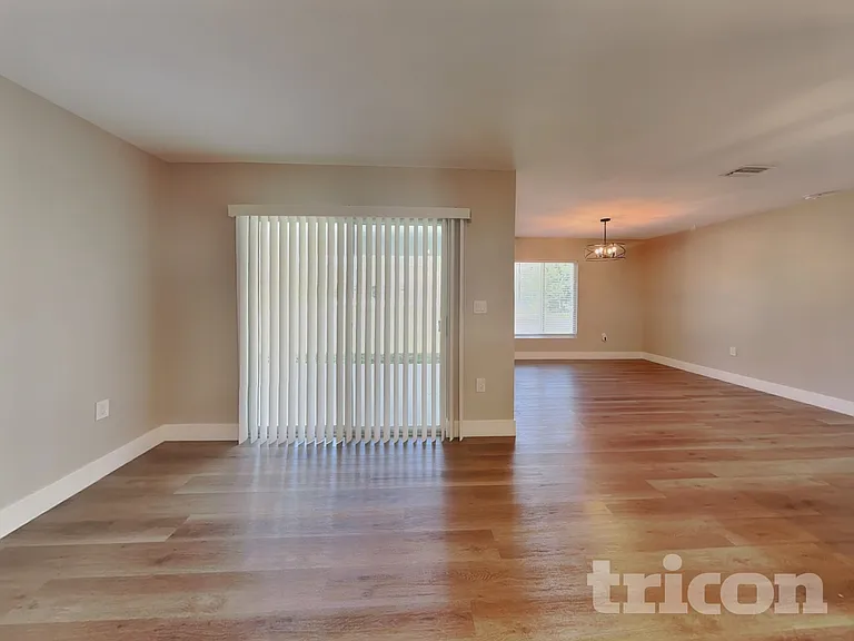 15476 Chamberlain Blvd — Photo 2
