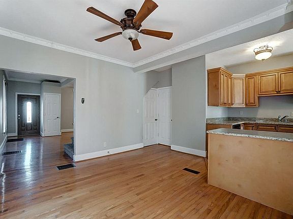 3rd image of 2829 Rosella Ave