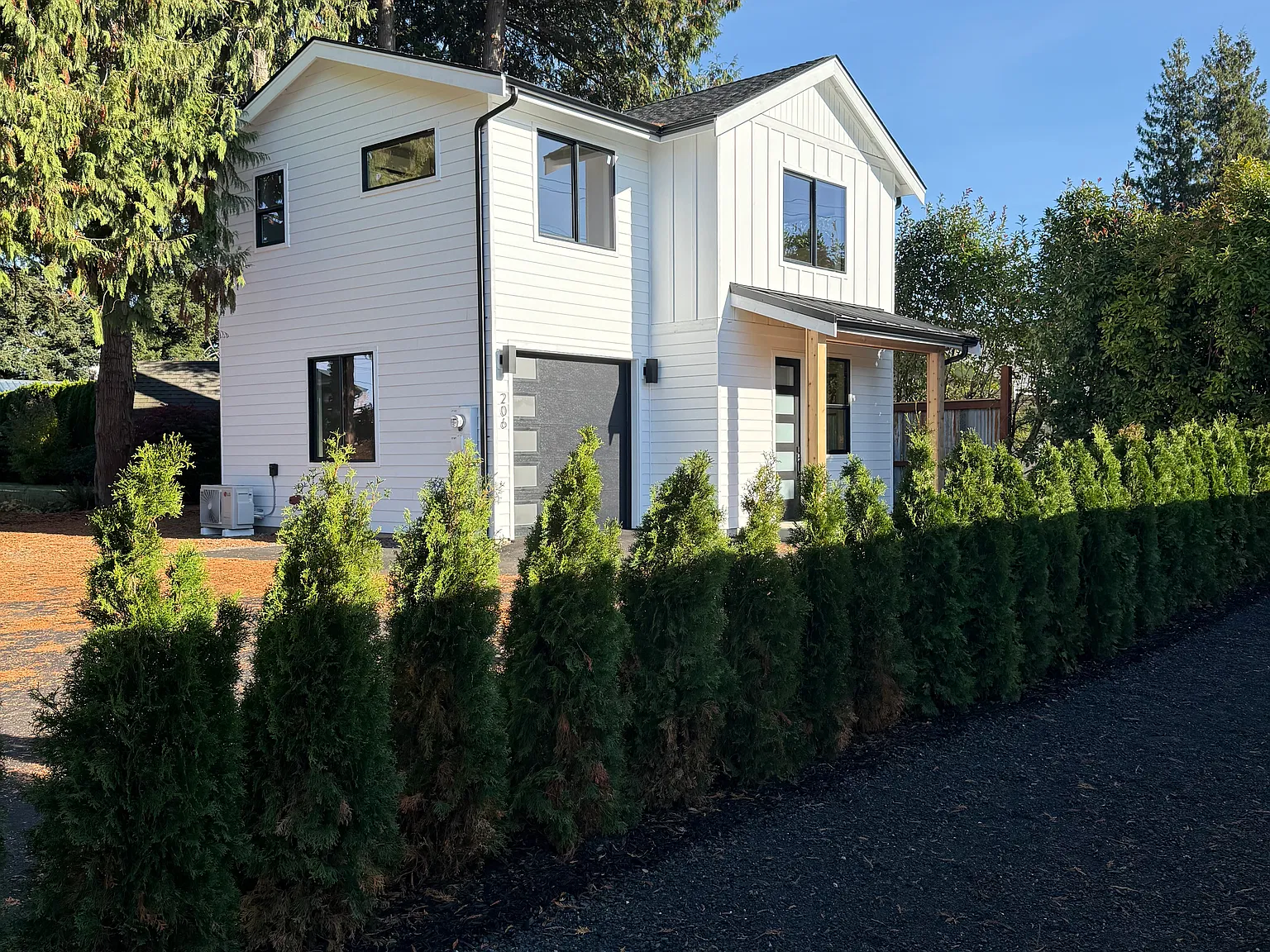 3 bed, 2.5 bath, 1000 sqft, $2,500 — Photo 2