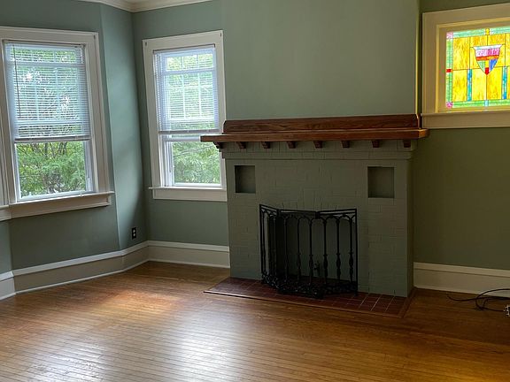 Secondary view of front room entry