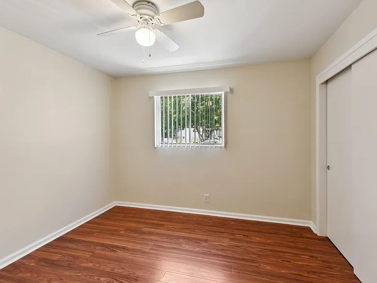 ROCKINGHAM APARTMENTS — Photo 37