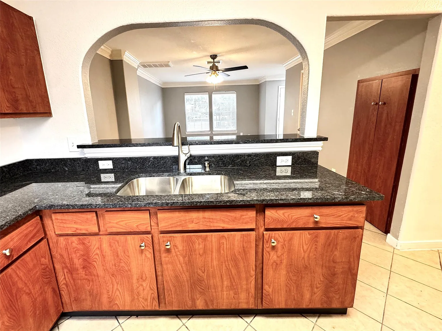 2 bed, 1.5 bath, 1209 sqft, $1,400 — Photo 3