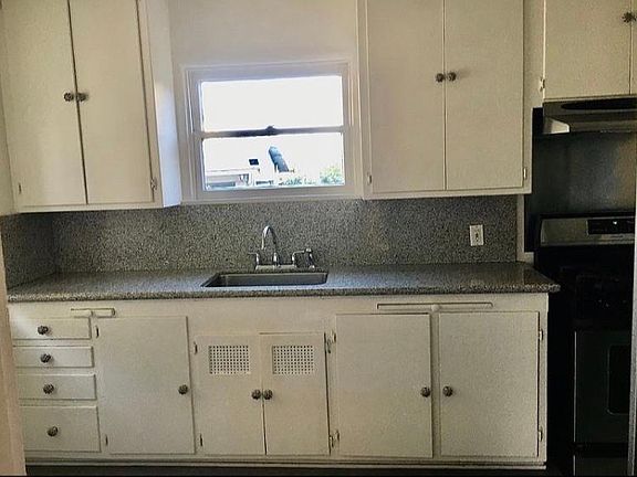 2nd image of 2825 Moss Ave