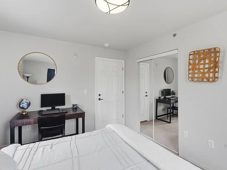 The Landings at Chandler Crossing - Student Living Priced per Bed — Photo 24