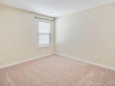 Upstairs Bedroom #4.