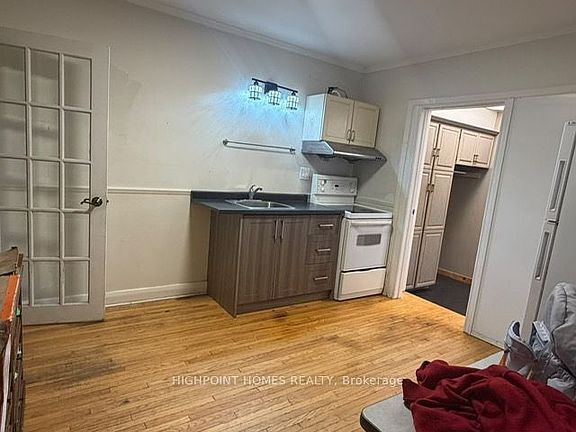 3rd image of 118 Kitchener Rd