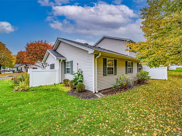 19 Biltmore Circle #19, Huntington Station, NY 11746
