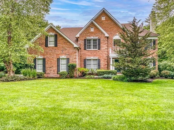 21 Greenwood Rd, Hopkinton, MA 01748