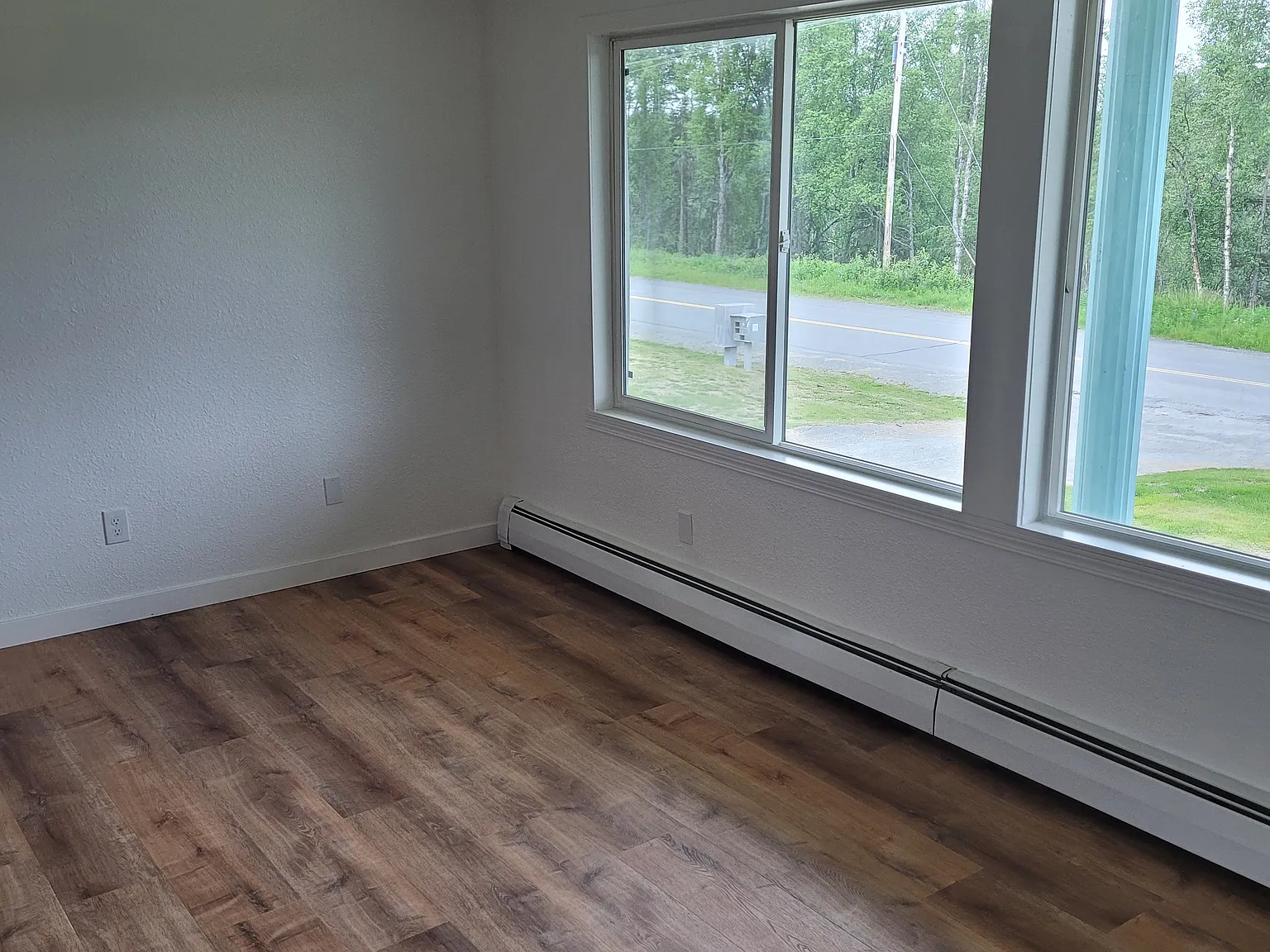 3 bed, $1,430 — Photo 2