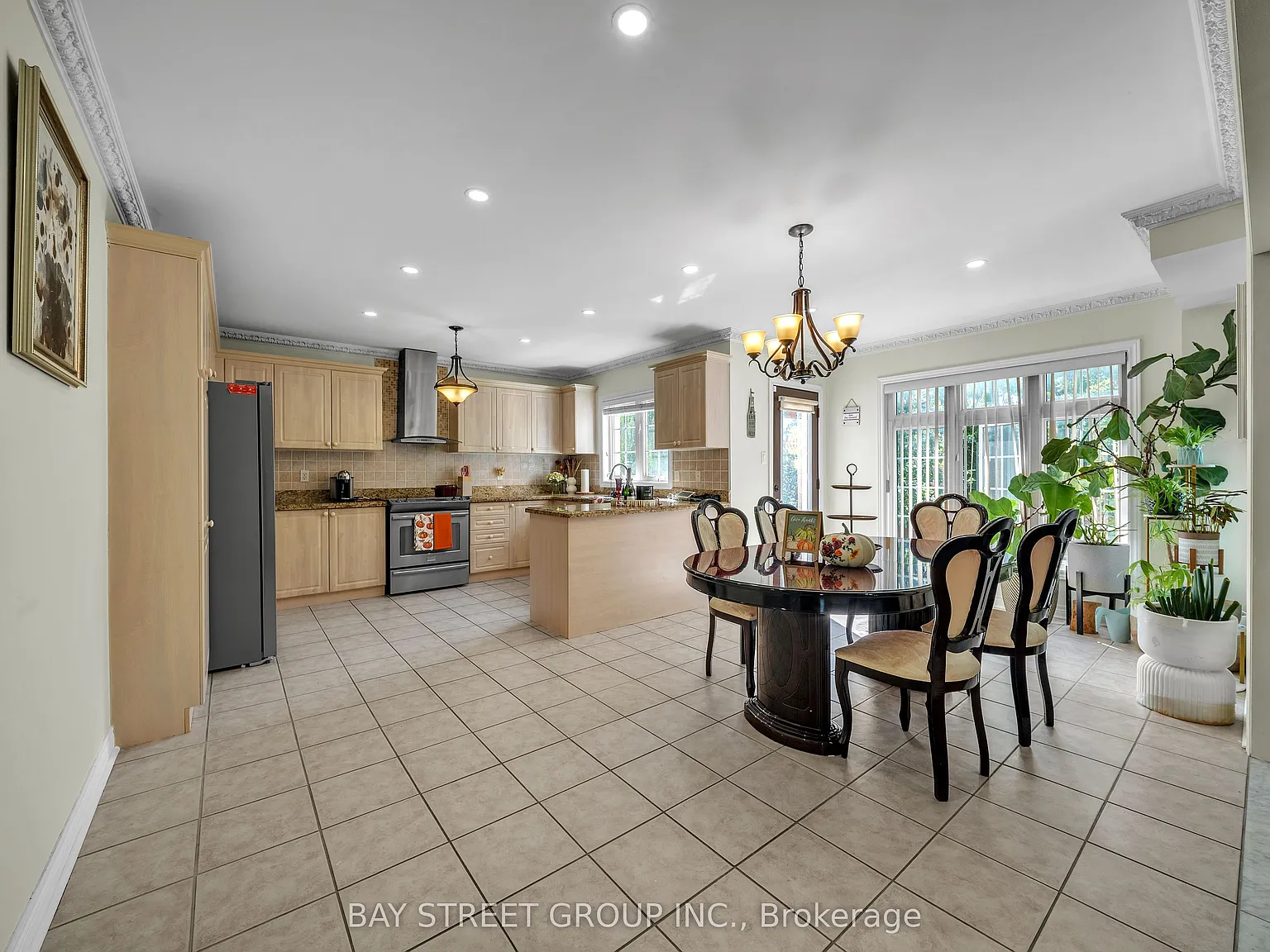 4 bed, $3,800 — Photo 1