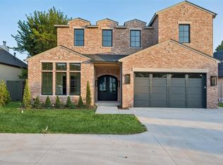 1722 Huntington Ave, Nichols Hills, OK 73116