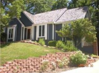 204 NE Landings Cir, Lees Summit, MO 64064