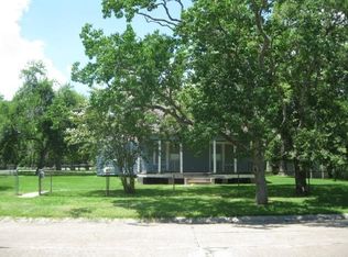 522 S 4th St, La Porte, TX 77571