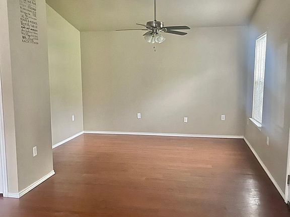 4th image of 215 W Gates Ave