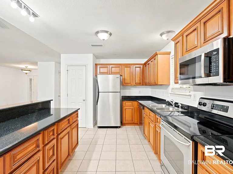 905 Ryan Ave — Photo 9