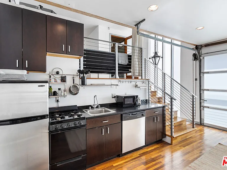 24 Westminster Ave #2 — Photo 6