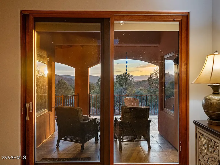 Foyer Patio