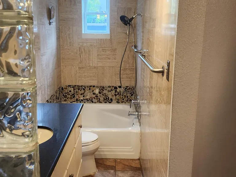 5042 N Hall St — Photo 23