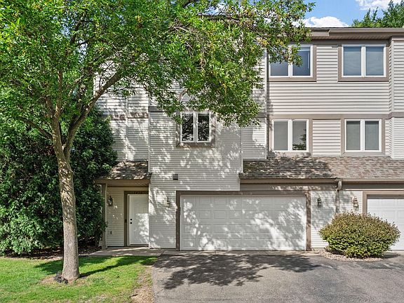 2nd image of 1416 McAndrews Rd E