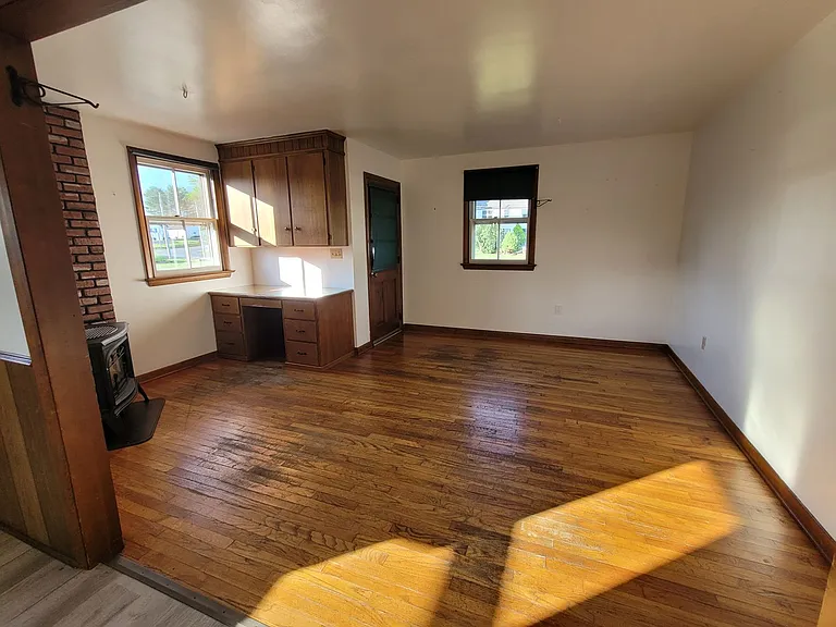 331 Newport Rd — Photo 7