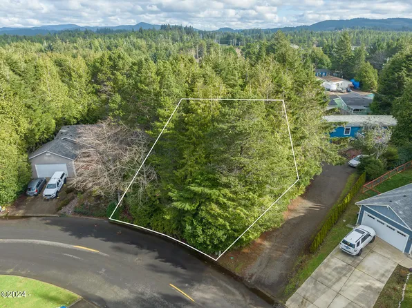 1545 SW Fairway Dr, Waldport, OR 97394