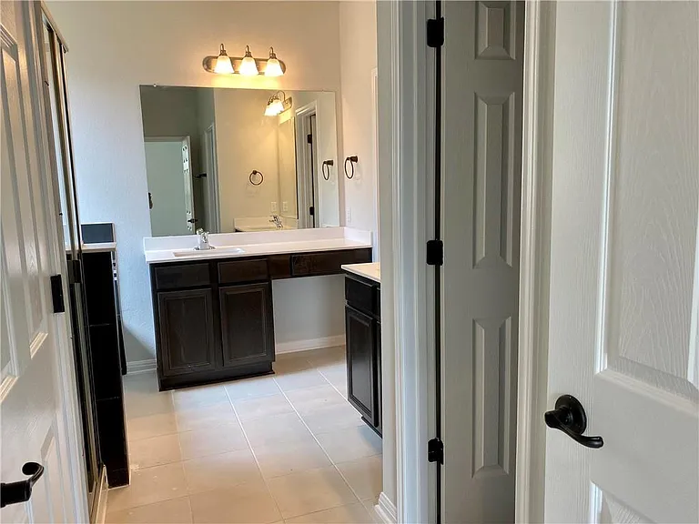 809 Falkland Trce — Photo 16