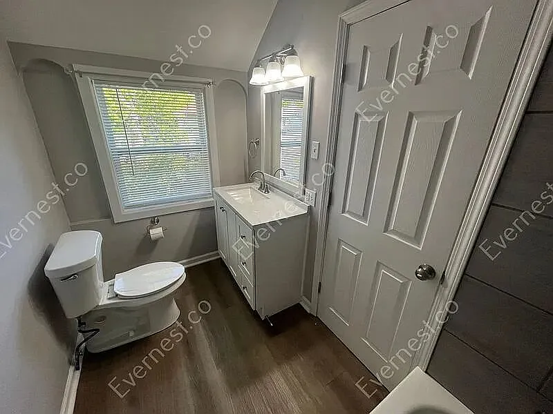 3 bed, 1.5 bath, 1325 sqft, $1,472 — Photo 3