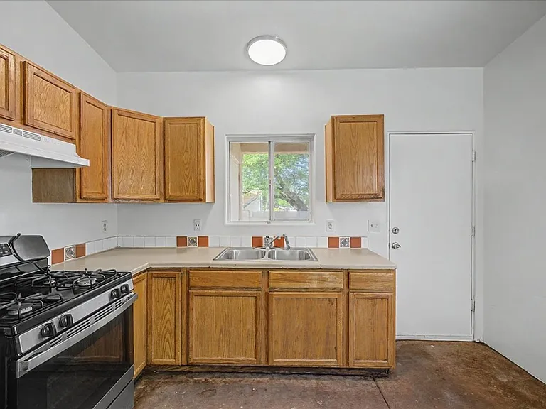 81 E Laguna St #1 & 2 — Photo 8