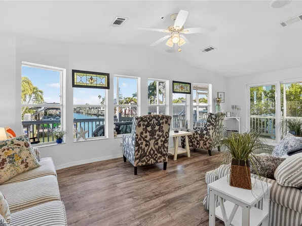 1595 Main St, Fort Myers Beach, FL 33931