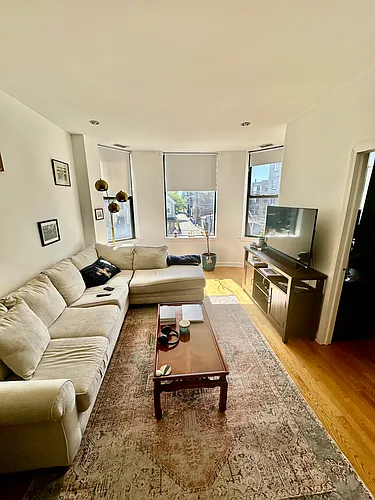 1143 N Mozart St #2F Photo 1 1143 N Mozart St #2F Photo 1