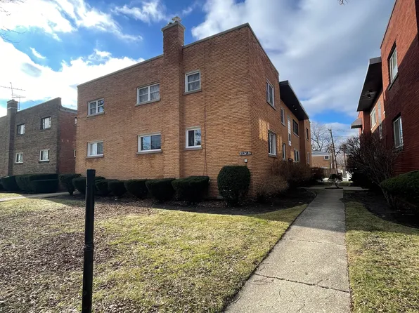 8326 Christiana Ave #1W, Skokie, IL 60076