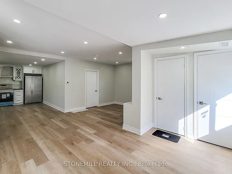 727 College Ave — Photo 32