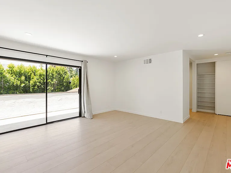 4933 Collett Ave — Photo 24