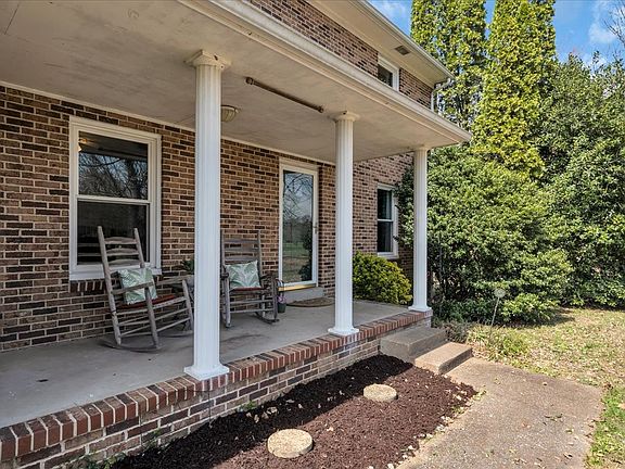 5th image of 203 Twelve Oaks Rd
