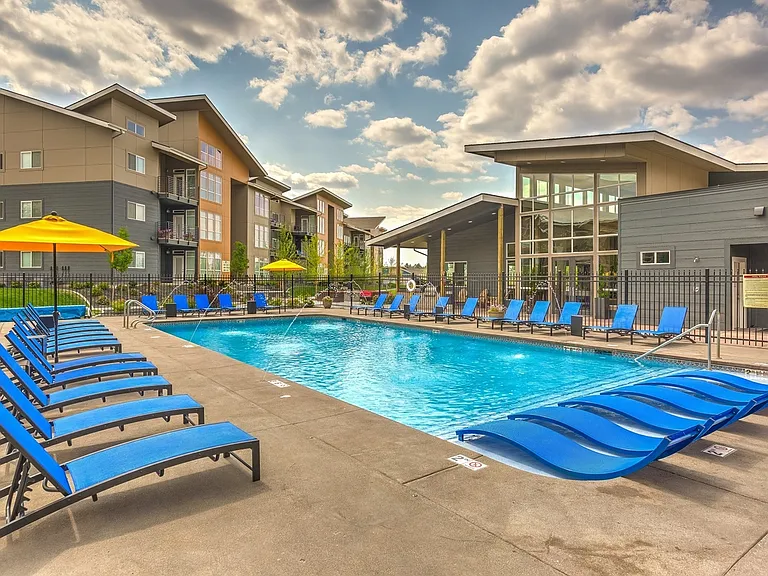 Resort Pool & Clubhouse