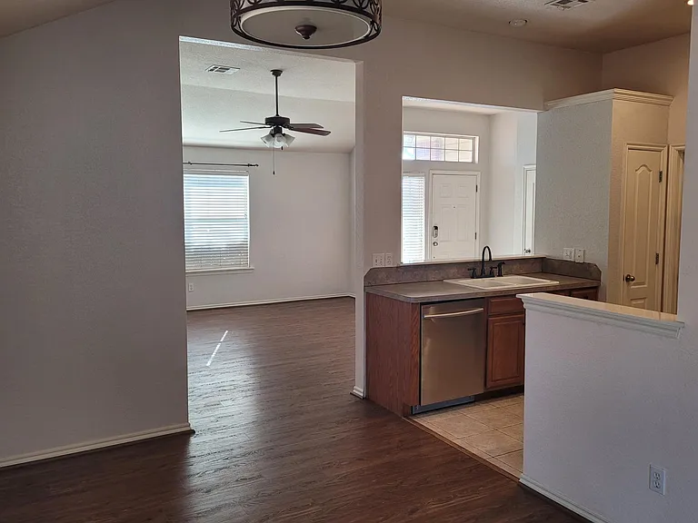 705 Shadowhill St — Photo 16