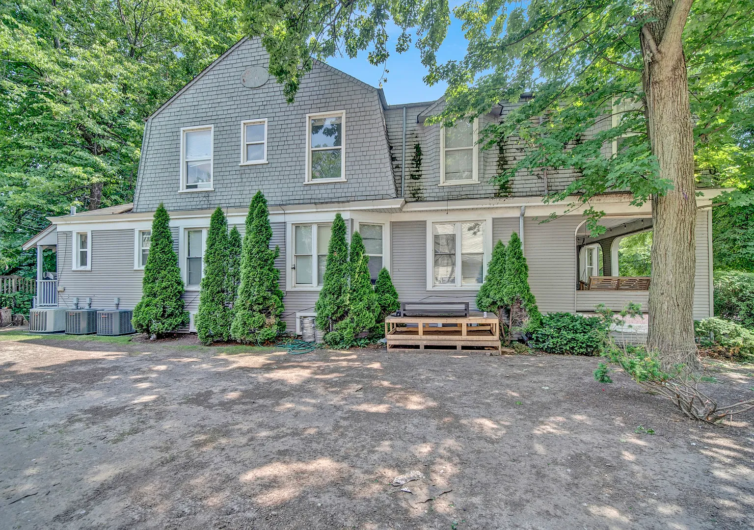 909 Gaffield — Photo 1