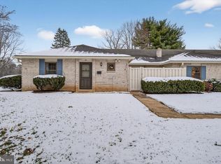 55 Valleybrook Dr, Lancaster, PA 17601