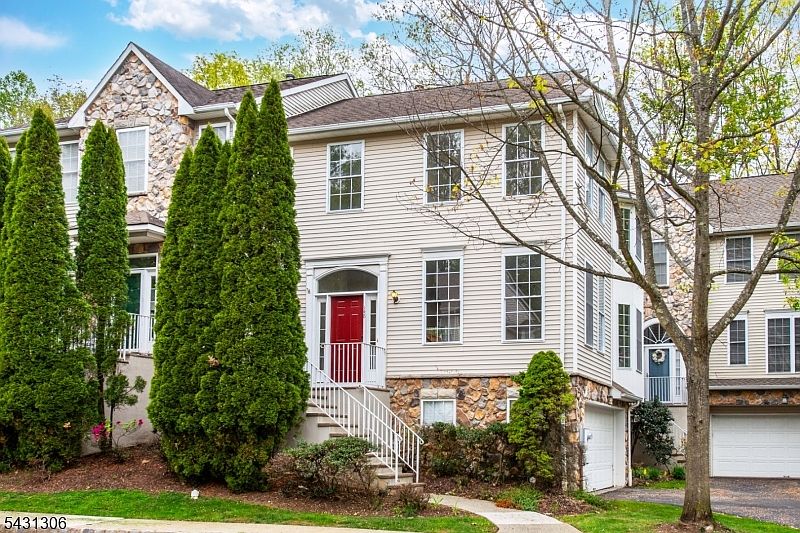 1st image of 148 Arrowgate Dr
