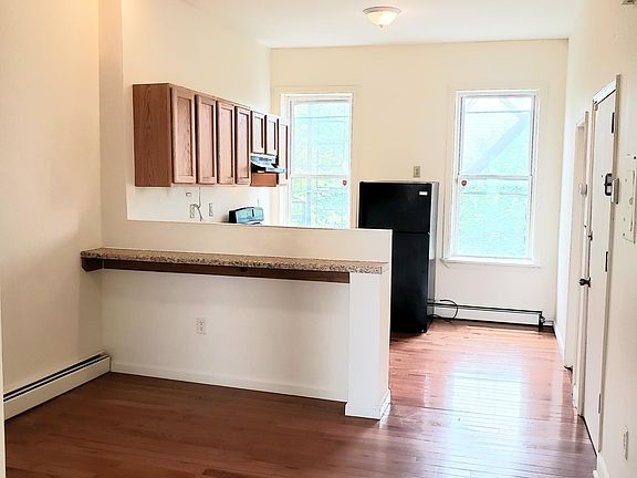3rd image of 297 Forrest St #3A