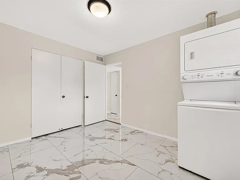 2201 Fountain View Dr #54 — Photo 24