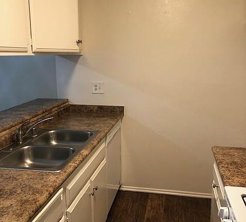 5th image of 377 W Wilson St #10