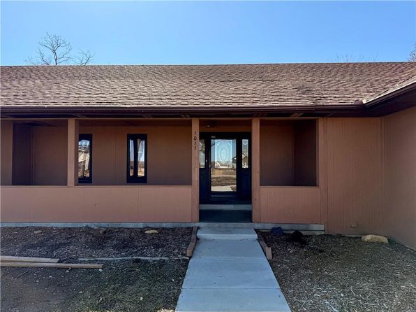 1011 N Arrowhead Dr, Burlington, KS 66839