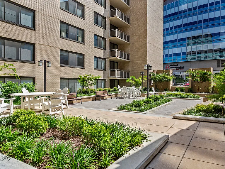 Cole Spring Plaza — Photo 13