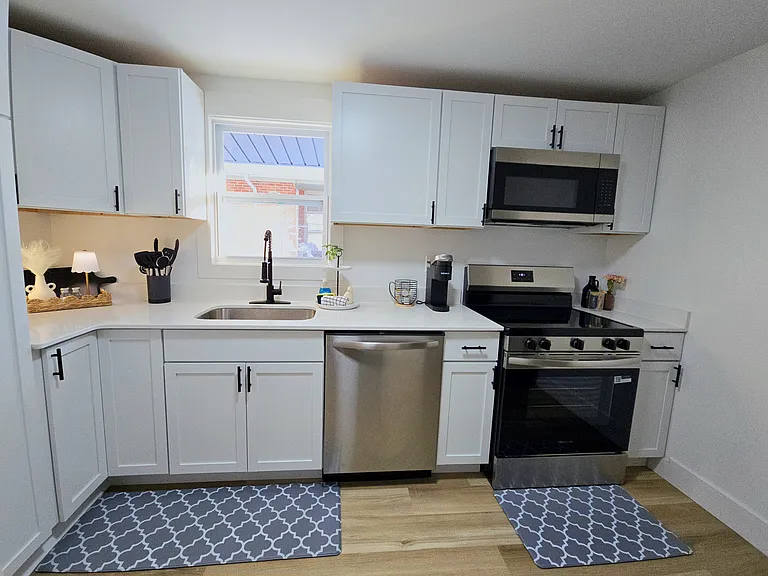 3209 Waltham Ave — Photo 5