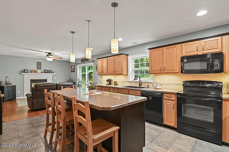 4th image of 31 Barrington Drive