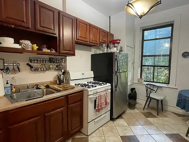 672 Park Pl #2R — Photo 21