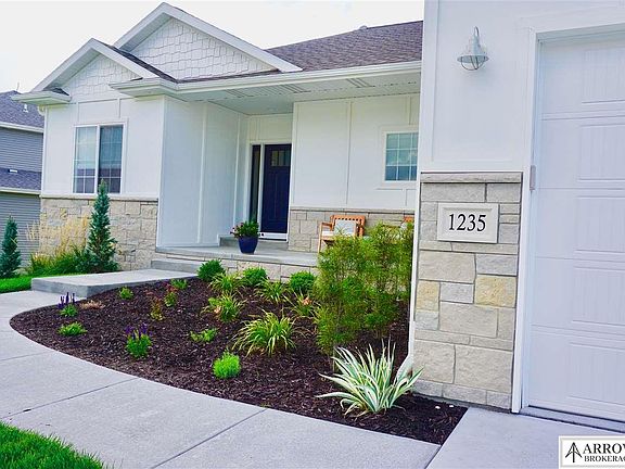 2nd image of 1235 Oakview Dr
